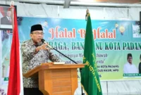 Wakil Wali Kota Padang Maigus Nasir dalam kegiatan Halalbihalal PCNU Padang di Aula Kantor Kementerian Agama Kota Padang, Minggu (5/4/2026). (Foto: Prokopim Padang)