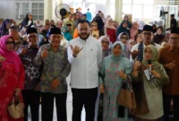 Wali Kota Padang, Fadly Amran menghadiri Halalbihalal Persatuan Warga Sungayang (PWS) di Aula Disnakertrans Sumbar, Minggu (5/4/2026). (Foto: Prokopim Padang)