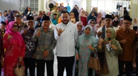 Wali Kota Padang, Fadly Amran menghadiri Halalbihalal Persatuan Warga Sungayang (PWS) di Aula Disnakertrans Sumbar, Minggu (5/4/2026). (Foto: Prokopim Padang)