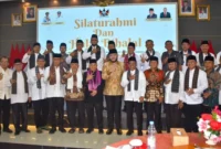 Wali Kota Padang Fadly Amran menghadiri Halalbihalal Keluarga Besar S3 Sumbar di Auditorium Gubernur Sumbar, Minggu (19/4/2026). (Foto: Prokopim Padang)
