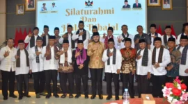 Wali Kota Padang Fadly Amran menghadiri Halalbihalal Keluarga Besar S3 Sumbar di Auditorium Gubernur Sumbar, Minggu (19/4/2026). (Foto: Prokopim Padang)