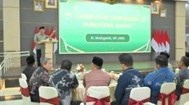 Gubernur Sumbar, Mahyeldi Ansharullah menghadiri kegiatan Halalbihalal IKA Unand di Auditorium Gubernur Sumbar, Minggu (12/4/2026). (Foto: ADPSB)
