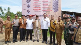 Wali Kota Padang Fadly Amran menghadiri peletakan batu pertama Huntap mandiri bersama Sestama BNPB Rustian di Kelurahan Kuranji, Kecamatan Kuranji, Selasa (7/4/2026). (Foto: Prokopim Padang)