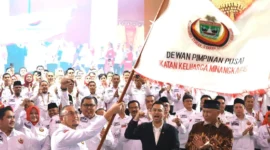 Gubernur Sumbar Mahyeldi menghadiri pengukuhan DPP IKM periode 2025–2030 di Gedung Nusantara IV DPR/MPR RI, Sabtu (11/4/2026). (Foto: ADPSB)