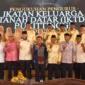 Wali Kota Padang Fadly Amran yang juga Ketua Umum IKTD Sumbar melantik pengurus IKTD Bukittinggi periode 2026-2030 di Aula Istana Bung Hatta, Kota Bukittinggi, Kamis (23/4/2026). (Foto: Prokopim Padang)