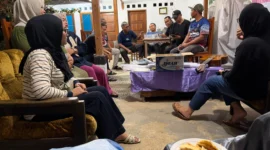 Kegiatan rapat pengurus persiapan Halal bihalal IKWAL IV Jurai di kediaman Evafauza Yuliasman, Datuak Tigo Lareh. (Foto: Dok. Niks)