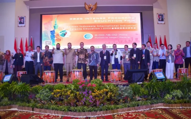 Wali Kota Padang Fadly Amran menghadiri kegiatan 2026 Intense Programs Taiwan–Indonesia International Industrial Talent Education yang digelar PNP, di Gedung Pekan Kreatif Mahasiswa PNP, Selasa (21/4/2026). (Foto: Prokopim Padang)