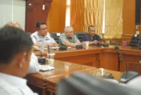 Wakil Bupati Tanah Datar, Ahmad Fadly rapat bersama investor dari Koperasi Permata Mulya, Rabu (8/4/2026), di Aula Eksekutif Kantor Bupati Tanah Datar. (Foto: Prokopim Tanah Datar)