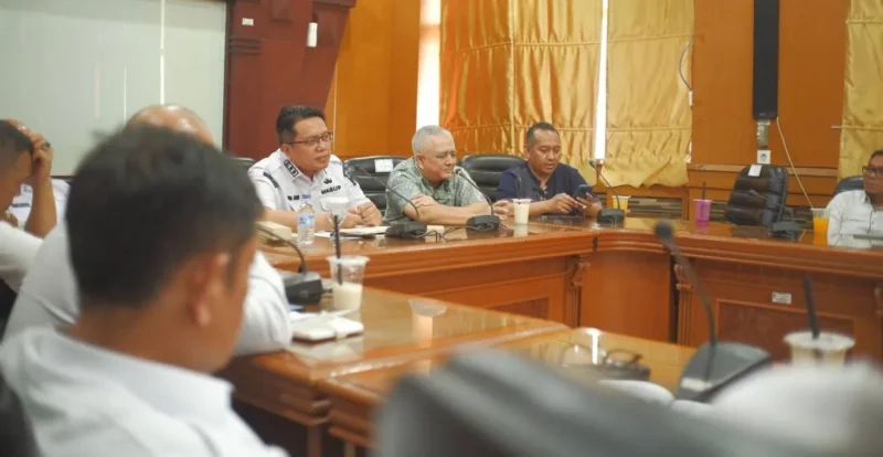 Wakil Bupati Tanah Datar, Ahmad Fadly rapat bersama investor dari Koperasi Permata Mulya, Rabu (8/4/2026), di Aula Eksekutif Kantor Bupati Tanah Datar. (Foto: Prokopim Tanah Datar)