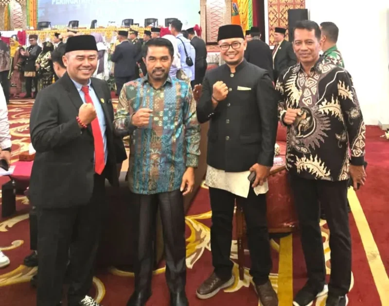 Ketua PKPS Pekanbaru, Irman Sasrianto (dua dari kiri) foto bersama saat menghadiri HJK ke-78 di gedung PCC. (Foto: Dok. Giat)