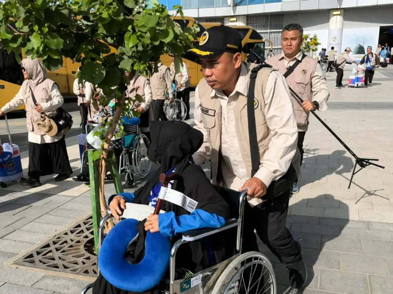 Kadaker Bandara memastikan jemaah mendapatkan pelayanan yang cepat, tertib, dan nyaman sejak pertama kali tiba di Madinah. (Foto: Kemenhaj)