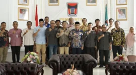Wakil Wali Kota Padang Maigus Nasir menerima kunjungan audiensi LPPM UIN Imam Bonjol Padang di ruang kerjanya di Kantor Balai Kota Padang, Aie Pacah, Kamis (9/4/2026). (Foto: Prokopim Padang)
