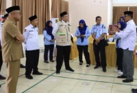 Kepala Kantor Wilayah Kemenhaj Sumbar, M. Rifki di Asrama Embarkasi Padang, Senin (20/4/2026). (Foto: Kanwil Kemenhaj Sumbar)
