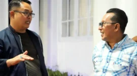 Bupati Tanah Datar Eka Putra menerima kunjungan Kasatker PPS Kementerian PU RI Wilayah Sumbar, Aljihat, ST, MT di Rumah Dinas Bupati, Selasa malam (21/4/2026). (Foto: Prokopim Tanah Datar)