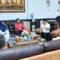 Wali Kota Payakumbuh, Zulmaeta, menerima audiensi dari UIR terkait rencana kerja sama pengembangan sumber daya manusia, di ruang kerjanya, Rabu (29/4/2026). (Foto: MC Payakumbuh)