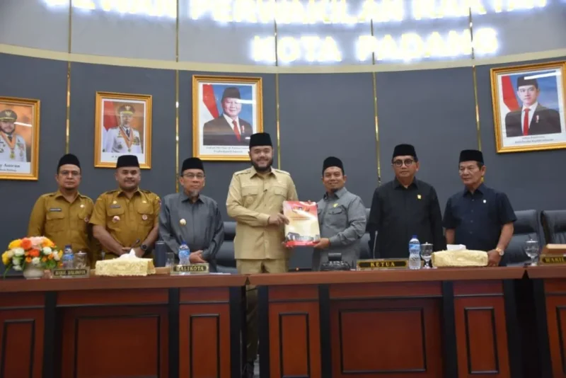 DPRD Padang menggelar Rapat Paripurna dengan agenda utama Penyampaian Pendapat Akhir Fraksi-Fraksi terhadap LKPJ Wali Kota Padang Tahun Anggaran 2025.