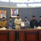 DPRD Padang menyetujui LKPJ Wali Kota Padang Tahun 2025 dalam Rapat Paripurna PPdi Gedung Utama DPRD Kota Padang, Senin (6/4/2026). (Foto: Prokopim Padang)