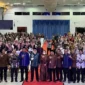 Sekda Pasbar Doddy San Ismail membuka Paripurna MKKS SMP se-Sumbar Tahun 2026 di Balerong Pusako Anak Nagari, Simpang Empat, Jumat (24/4) malam. (Foto: Diskominfo Pasbar)