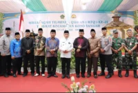 Wakil Wali Kota Padang Maigus Nasir membuka MTQ ke-42 tingkat Kecamatan Koto Tangah di halaman Kantor Camat Koto Tangah, Jumat (17/4/2026). (Foto: Prokopim Padang)