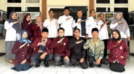 Mahasiswa UIN Imam Bonjol bantu layanan haji 2026 di Embarkasi Padang sebagai relawan PPIH, dukung pelayanan jemaah haji. (Humas Kemenhaj Sumbar)