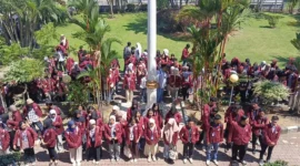 Pelepasan 312 mahasiswa UNES sebagai tim verifikasi program Padang Rancak Award 2026, Rabu (22/4/2026). (Foto: Diskominfo Padang)