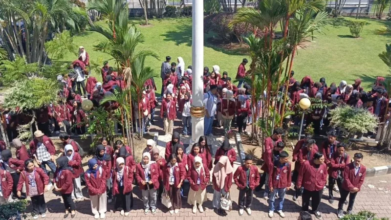 Pelepasan 312 mahasiswa UNES sebagai tim verifikasi program Padang Rancak Award 2026, Rabu (22/4/2026). (Foto: Diskominfo Padang)