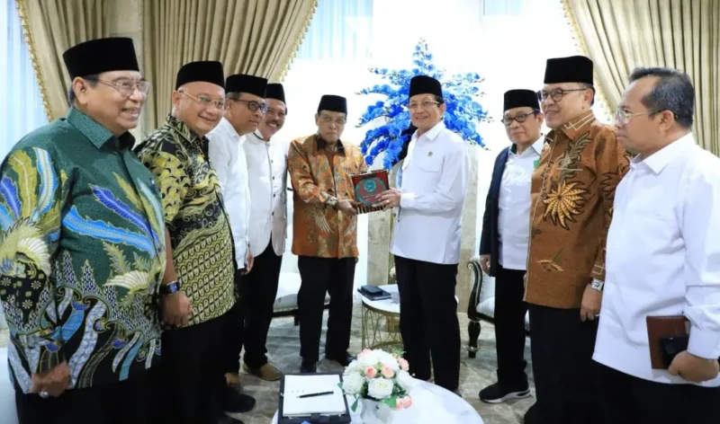 Menteri Agama Nasaruddin Umar menerima kunjungan KH Said Aqil Siradj bersama jajaran pengurus Lembaga Persahabatan Ormas Islam (LPOI) di Masjid Istiqlal, Senin (13/4/2026). (Foto: Kemenag)