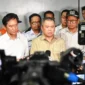 Menteri Perhubungan Dudy Purwagandhi memberikan keterangan pers terkait kecelakaan kereta api di Stasiun Bekasi Timur, Senin malam (27/4). (Foto: Kemenhub)