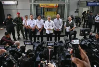 Menteri Perhubungan Dudy Purwagandhi saat konferensi pers di Stasiun Bekasi Timur, Rabu (29/4). (Foto: Kemenhub)