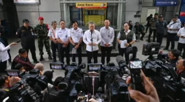 Menteri Perhubungan Dudy Purwagandhi saat konferensi pers di Stasiun Bekasi Timur, Rabu (29/4). (Foto: Kemenhub)