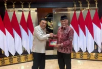 Gubernur Sumbar Mahyeldi Ansharullah melakukan audiensi dengan Menko Polhukam, Letjen TNI (Purn) Djamari Chaniago di Kantor Kemenko Polkam, Jakarta, Kamis (2/4/2026). (Foto: ADPSB)