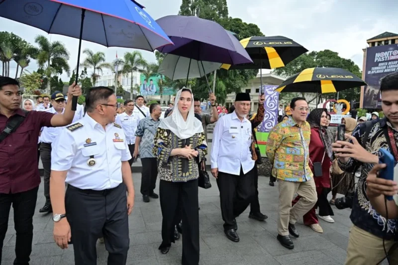 Gubernur Sumbar Mahyeldi mendampingi kunjungan kerja Menpar RI, Widiyanti Putri Wardhana di Bukittinggi, Rabu (29/4/2026). (Foto: ADPSB)