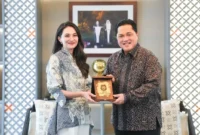 Menpora RI Erick Thohir bertemu dengan Gubernur Maluku Utara Sherly Tjoanda, Jumat (17/4). (Foto: Kemenpora)