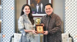 Menpora RI Erick Thohir bertemu dengan Gubernur Maluku Utara Sherly Tjoanda, Jumat (17/4). (Foto: Kemenpora)
