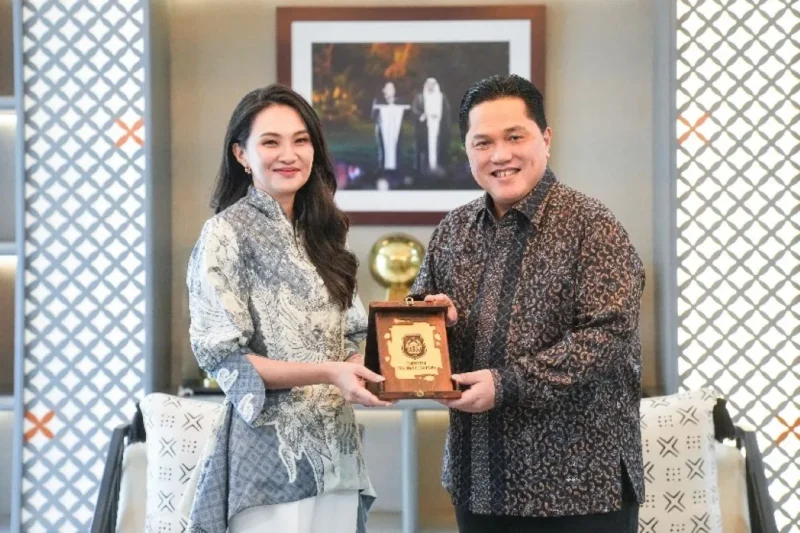 Menpora RI Erick Thohir bertemu dengan Gubernur Maluku Utara Sherly Tjoanda, Jumat (17/4). (Foto: Kemenpora)
