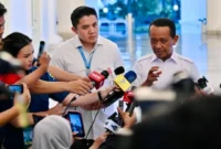 Menteri ESDM Bahlil Lahadalia memberikan keterangan pers di Istana Negara, Jakarta, Kamis (16/4). (Foto: Kementerian ESDM)