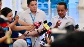 Menteri ESDM Bahlil Lahadalia memberikan keterangan pers di Istana Negara, Jakarta, Kamis (16/4). (Foto: Kementerian ESDM)