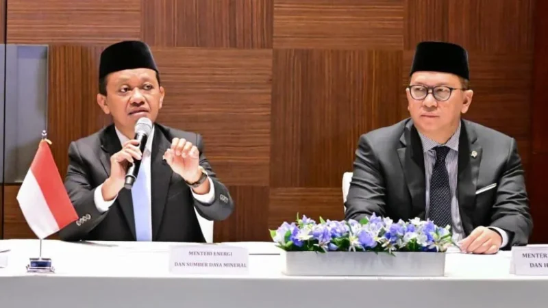 Menteri Energi dan Sumber Daya Mineral (ESDM), Bahlil Lahadalia memberikan keterangan pers di Seoul, Republik Korea, Selasa (31/3/2026). (Foto: BPMI Setpres)