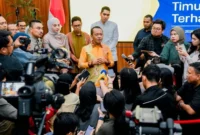 Menteri Energi dan Sumber Daya Mineral (ESDM), Bahlil Lahadalia memberikan keterangan pers. (Foto: Kementerian ESDM)