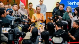 Menteri Energi dan Sumber Daya Mineral (ESDM), Bahlil Lahadalia memberikan keterangan pers. (Foto: Kementerian ESDM)