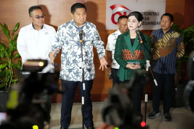 Menteri PKP, Maruarar Sirait dalam jumpa pers usai pertemuan dengan pimpinan OJK di Jakarta, Senin (13/4/2026). (Foto: Kementerian PKP)