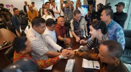 Menteri Perumahan dan Kawasan Permukiman (PKP) Maruarar Sirait melakukan pertemuan dengan Ketua Dewan Komisioner OJK, Friderica Widyasari Dewi, di Kantor OJK di Wisma Mulia 2, Senin (6/4/2026). (Foto: Kementerian PKP)