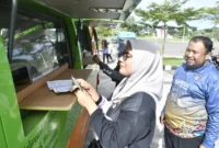 Bapenda Padang menghadirkan layanan pajak keliling untuk memudahkan masyarakat dalam memenuhi membayar pajak. (Foto: Diskominfo Padang)