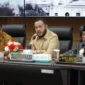 Wali Kota Padang Fadly Amran bersama Wakil Wali Kota Maigus Nasir memimpin rapat bulanan (monthly meeting) di Ruang Abu Bakar Ja’ar, Balai Kota Aia Pacah, Senin (6/4/2026). (Foto: Prokopim Padang)
