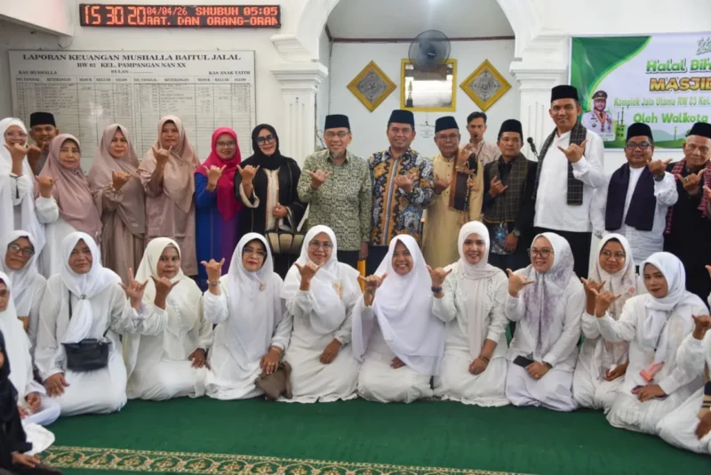 Wakil Wali Kota Padang Maigus Nasir meresmikan Masjid Baitul Jalal di Komplek Jala Utama RW 03, Kelurahan Pampangan Nan XX, Kecamatan Lubuk Begalung, Sabtu (4/4/2026). (Foto: Prokopim Padang)