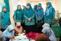 Tim penilai provinsi melakukan penilaian sekaligus verifikasi lapangan Kelompok Dasawisma Messra 6 Jorong Patar, Nagari Situmbuk, Kecamatan Salimpaung, Kabupaten Tanah Datar, pada Rabu (29/4/2026). (Foto: Prokopim Tanah Datar)