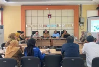 Rapat persiapan penilaian Padang Rancak Award 2026 di Kantor DLH Padang, Senin (13/4). (Foto: Diskominfo Padang)