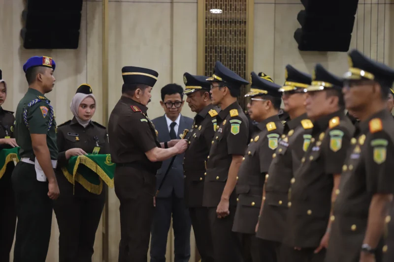Jaksa Agung RI, ST Burhanuddin melantik Kajati dan sejumlah pejabat strategis di lingkungan Kejaksaan Agung, Rabu (29/4/2026). (Foto: Kejagung RI)