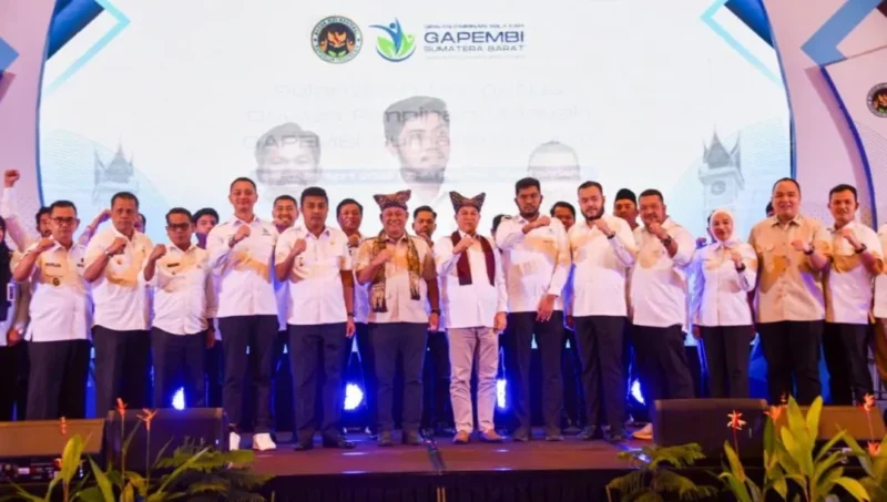 Wali Kota Padang Fadly Amran menghadiri pelantikan pengurus DPW GAPEMBI Sumbar periode 2025–2030  di The ZHM Premiere Hotel, Rabu (22/4/2026). (Foto: Prokopim Padang)
