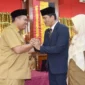 Wali Kota Pariaman, Yota Balad memberikan ucapan selamat kepada pejabat yang dilantik. (Foto: Diskominfo Pariaman)